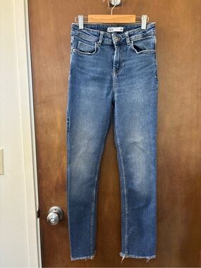 Zara High-Rise Straight Slim Jeans in Faded Blue Wash